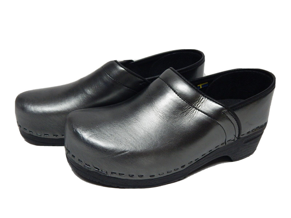Bjork Size EU 41 (US 9.5 - 10) Womens Patent Leather Clogs Anthracite Silver